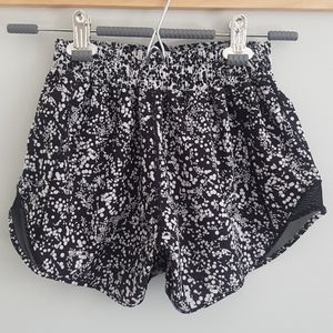 Lululemon Patterned Shorts Size 2 Tall
